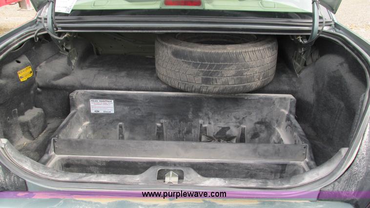 image for item G9262 2005 Ford Crown Victoria Police Interceptor