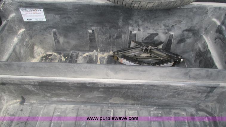 image for item G9262 2005 Ford Crown Victoria Police Interceptor