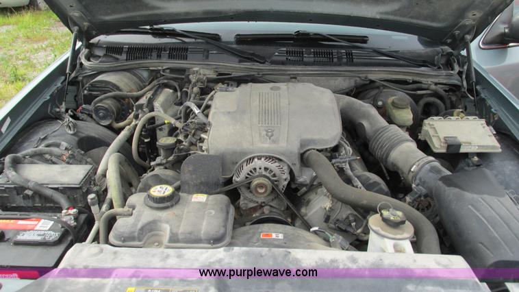 image for item G9262 2005 Ford Crown Victoria Police Interceptor