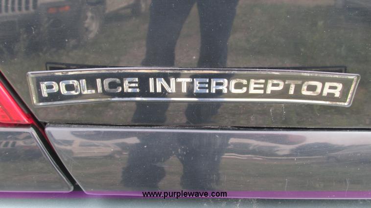 image for item G9262 2005 Ford Crown Victoria Police Interceptor