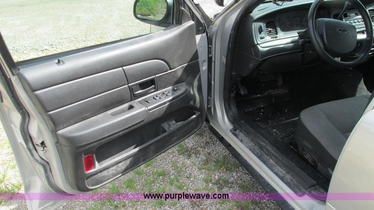 image for item G9263 2008 Ford Crown Victoria Police Interceptor