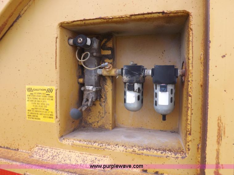 image for item H1803 1983 Ranch belly dump trailer