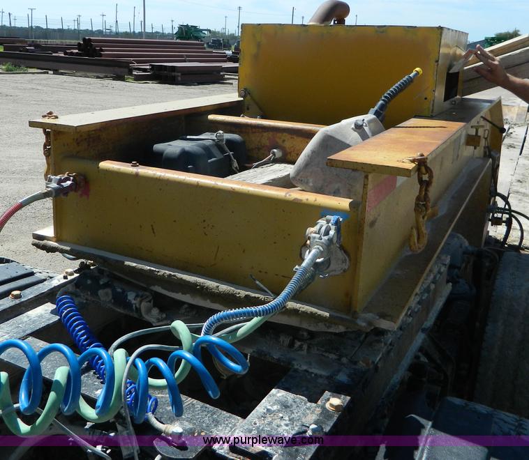 image for item H2451 1989 Hyster lowboy trailer