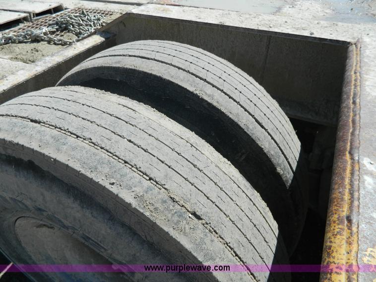 image for item H2451 1989 Hyster lowboy trailer