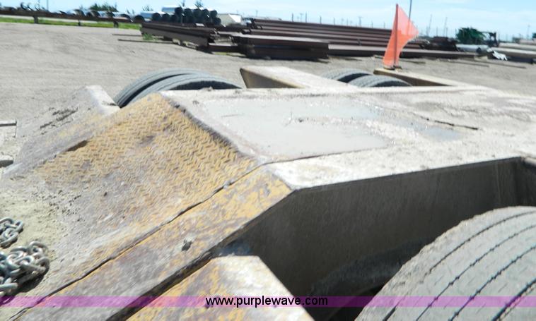 image for item H2451 1989 Hyster lowboy trailer