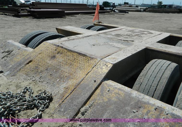 image for item H2451 1989 Hyster lowboy trailer