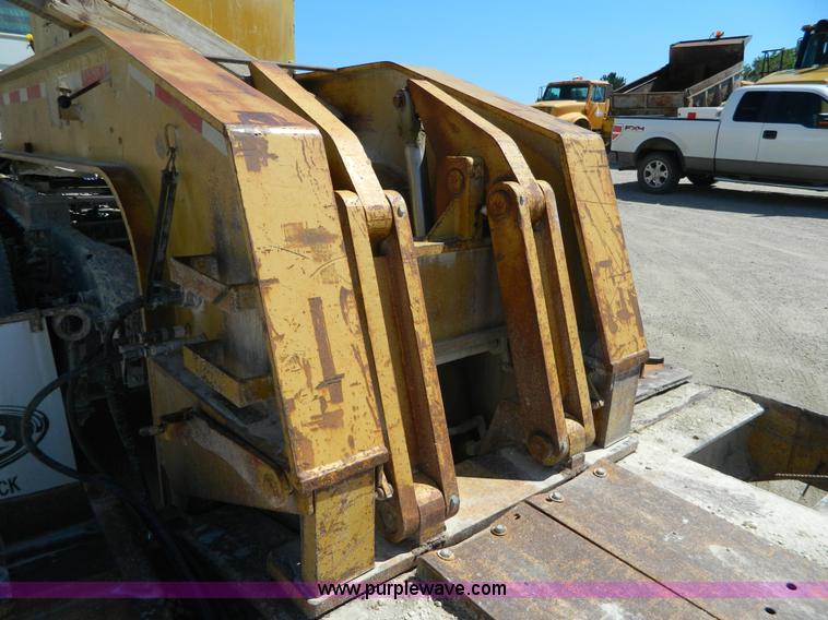 image for item H2451 1989 Hyster lowboy trailer