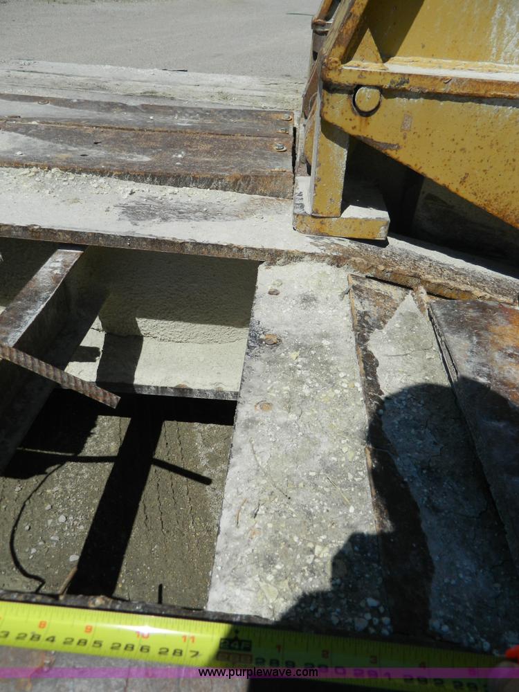 image for item H2451 1989 Hyster lowboy trailer