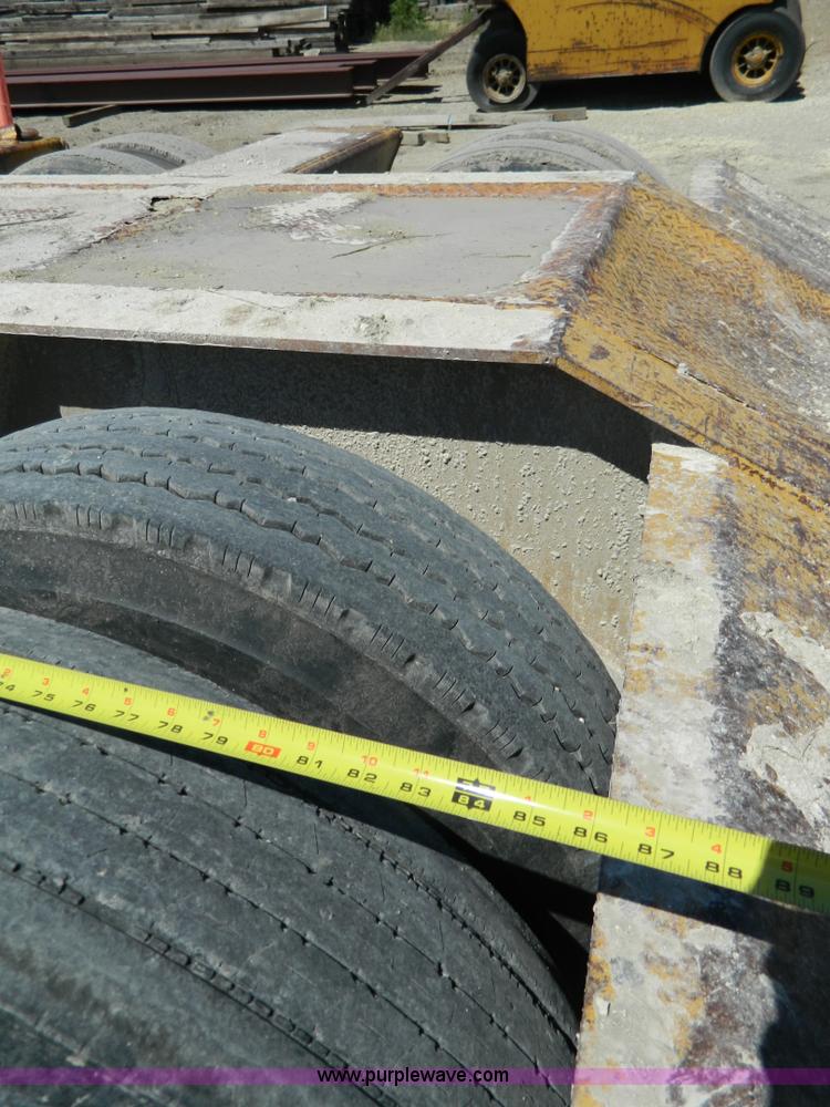 image for item H2451 1989 Hyster lowboy trailer