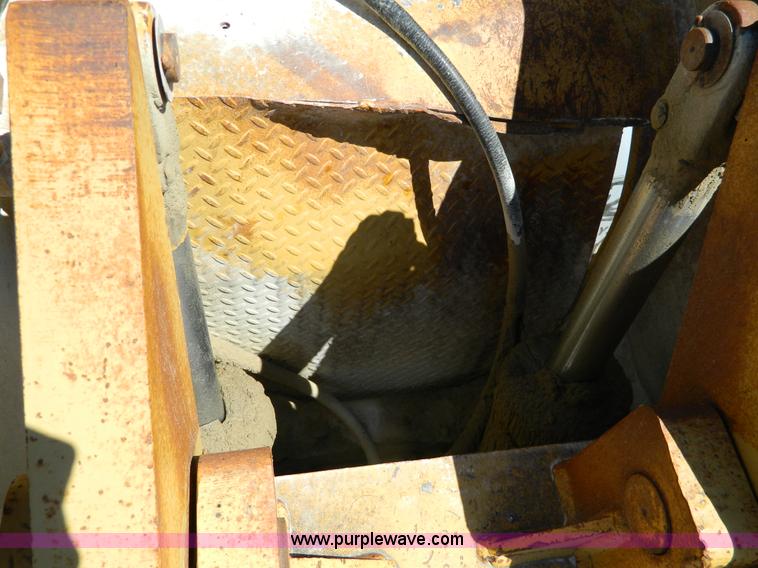 image for item H2451 1989 Hyster lowboy trailer