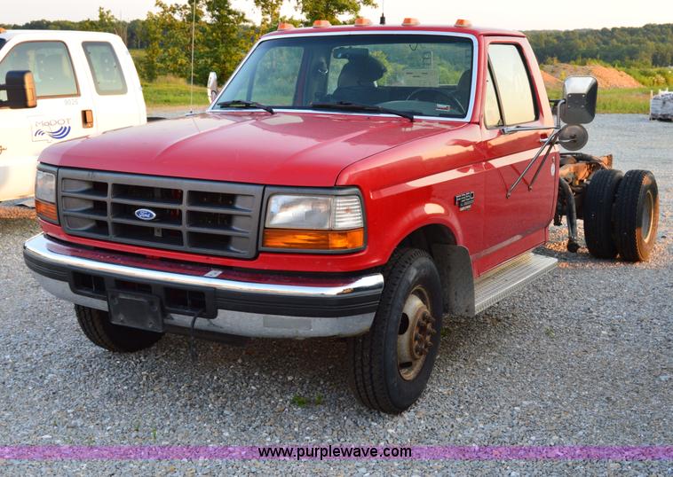 image for item H2923 1997 Ford F350 XL cab and chassis