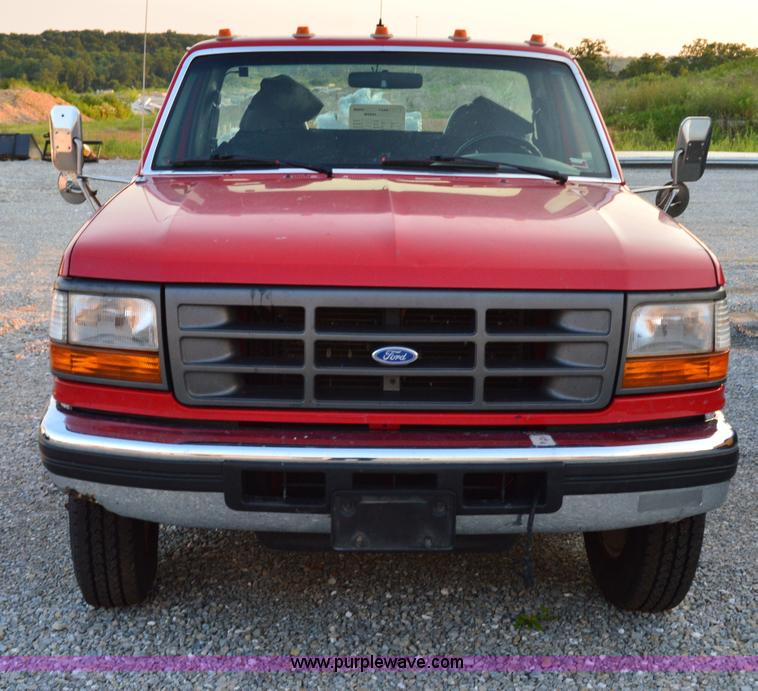 image for item H2923 1997 Ford F350 XL cab and chassis