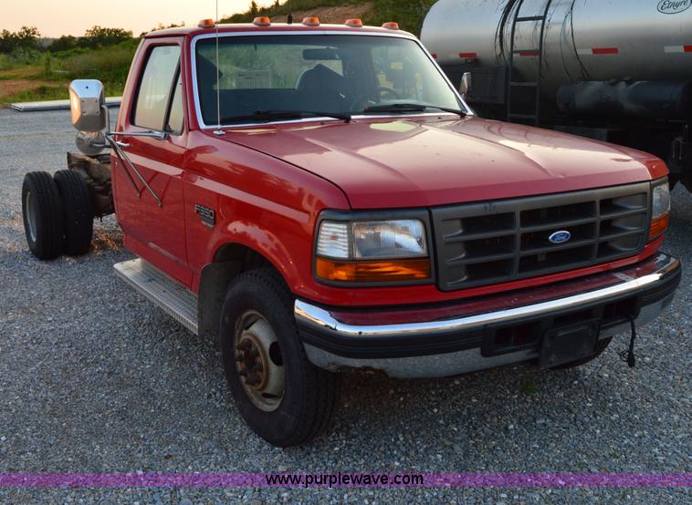 image for item H2923 1997 Ford F350 XL cab and chassis