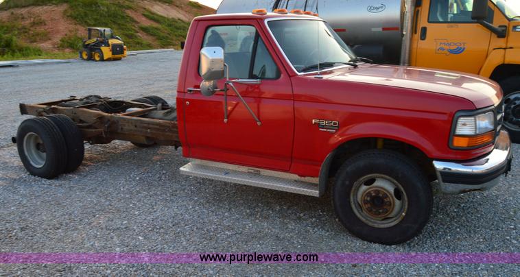 image for item H2923 1997 Ford F350 XL cab and chassis