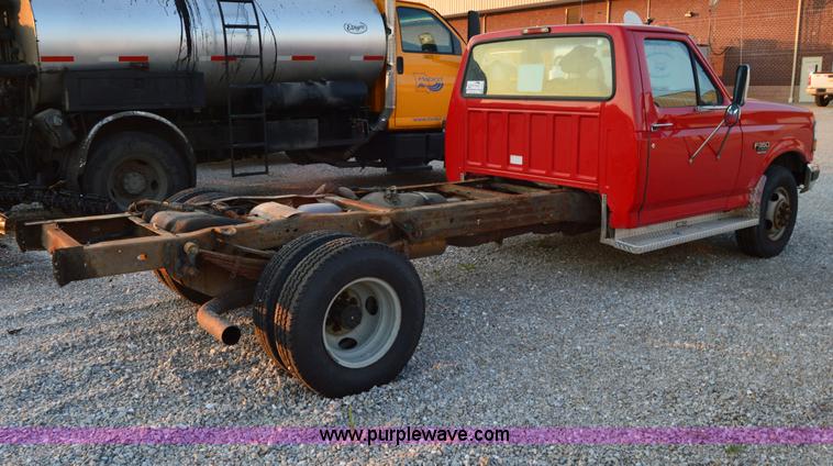 image for item H2923 1997 Ford F350 XL cab and chassis