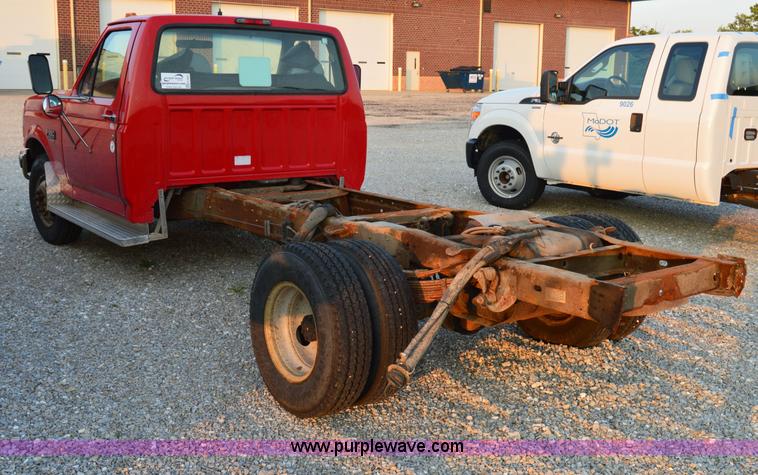 image for item H2923 1997 Ford F350 XL cab and chassis