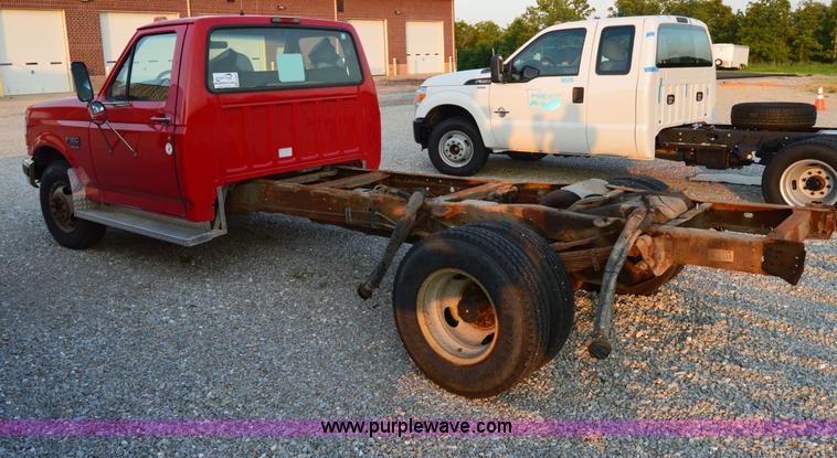 image for item H2923 1997 Ford F350 XL cab and chassis