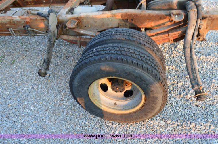 image for item H2923 1997 Ford F350 XL cab and chassis