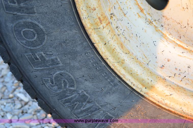 image for item H2923 1997 Ford F350 XL cab and chassis