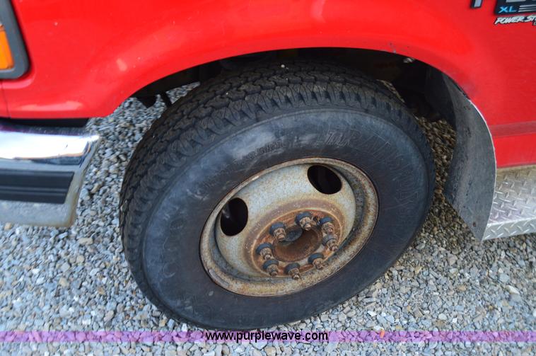 image for item H2923 1997 Ford F350 XL cab and chassis