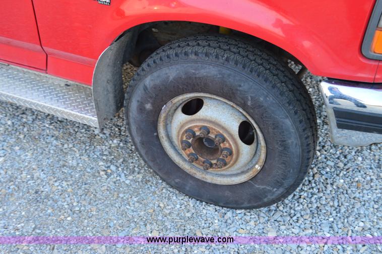 image for item H2923 1997 Ford F350 XL cab and chassis