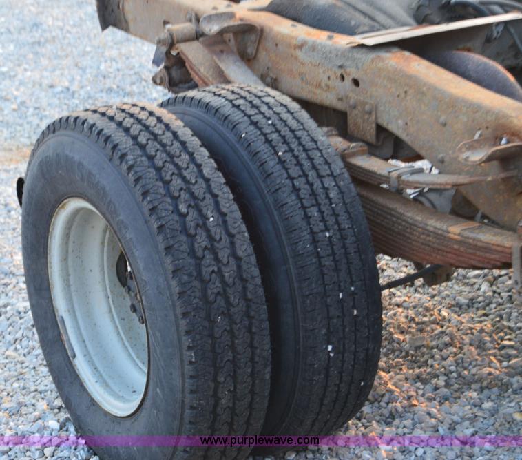 image for item H2923 1997 Ford F350 XL cab and chassis