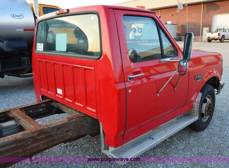 image for item H2923 1997 Ford F350 XL cab and chassis