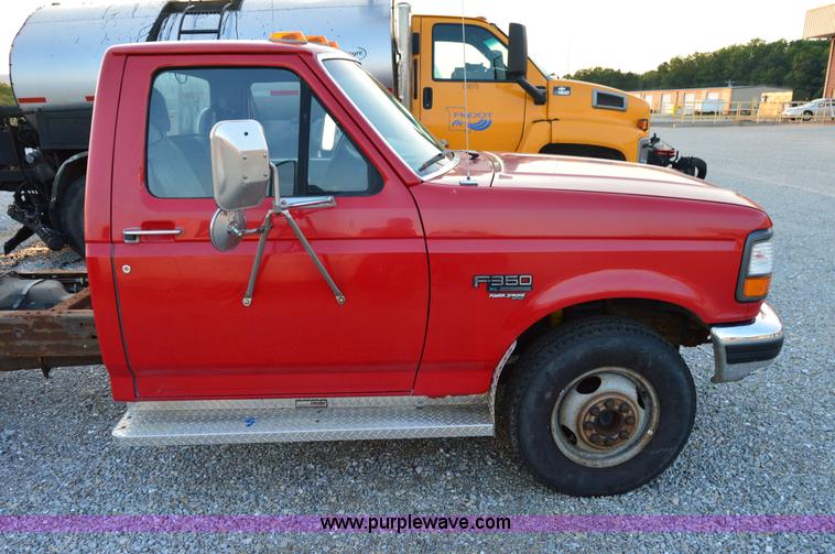 image for item H2923 1997 Ford F350 XL cab and chassis