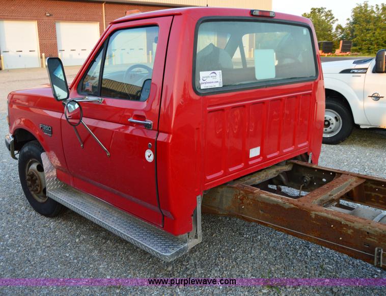 image for item H2923 1997 Ford F350 XL cab and chassis
