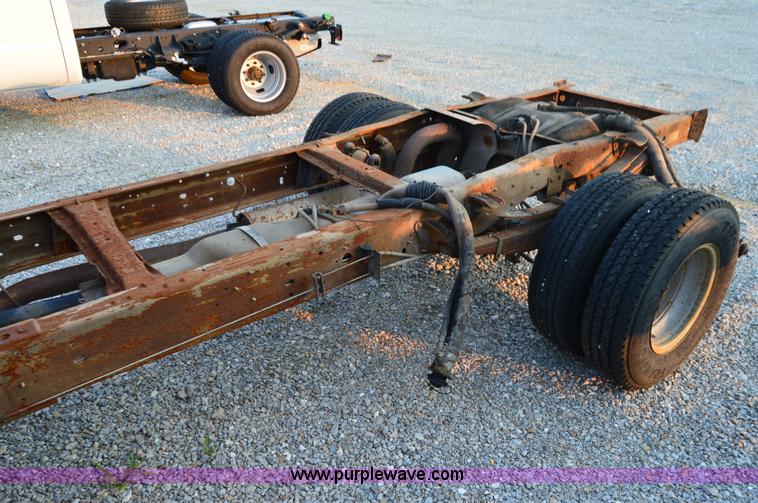 image for item H2923 1997 Ford F350 XL cab and chassis