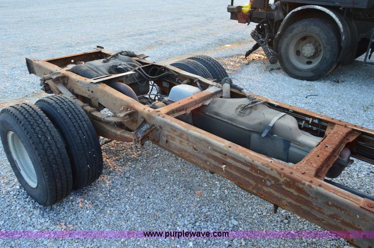 image for item H2923 1997 Ford F350 XL cab and chassis