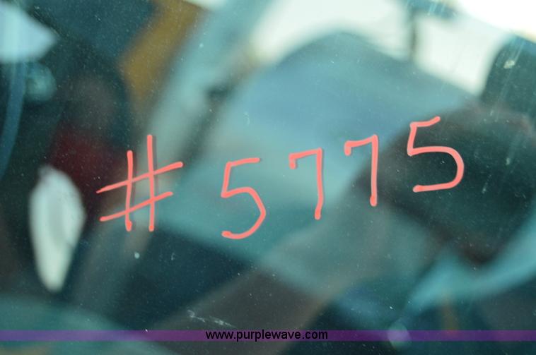 image for item H2923 1997 Ford F350 XL cab and chassis