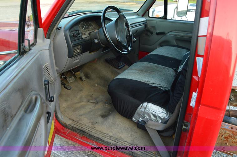 image for item H2923 1997 Ford F350 XL cab and chassis