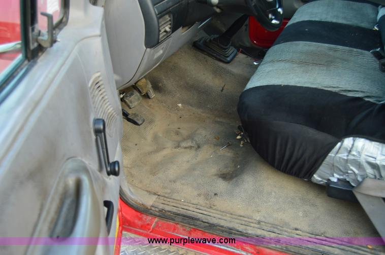 image for item H2923 1997 Ford F350 XL cab and chassis