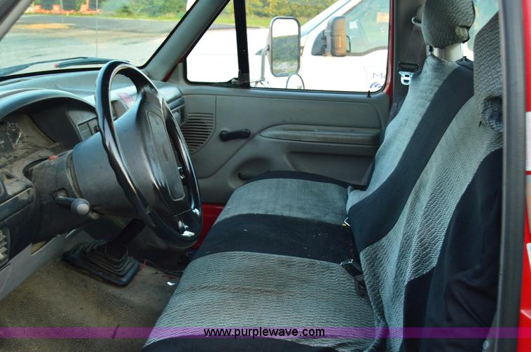 image for item H2923 1997 Ford F350 XL cab and chassis