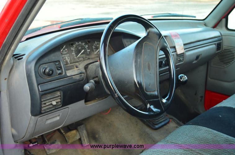 image for item H2923 1997 Ford F350 XL cab and chassis