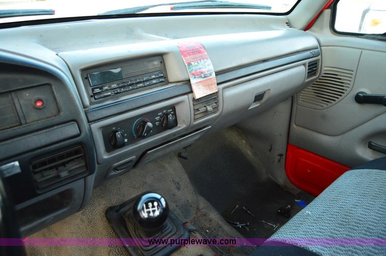 image for item H2923 1997 Ford F350 XL cab and chassis