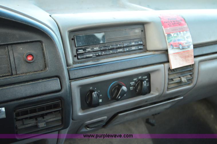 image for item H2923 1997 Ford F350 XL cab and chassis