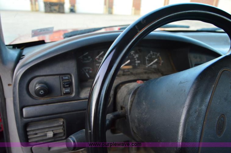 image for item H2923 1997 Ford F350 XL cab and chassis