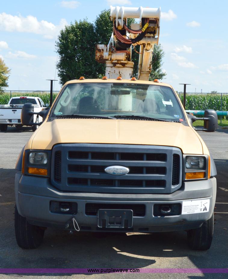image for item H2928 2006 Ford F550 aerial bucket truck