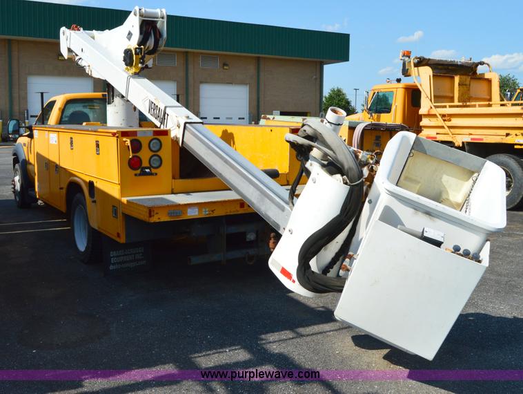 image for item H2928 2006 Ford F550 aerial bucket truck