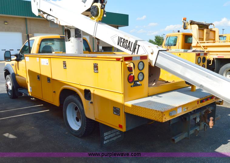 image for item H2928 2006 Ford F550 aerial bucket truck