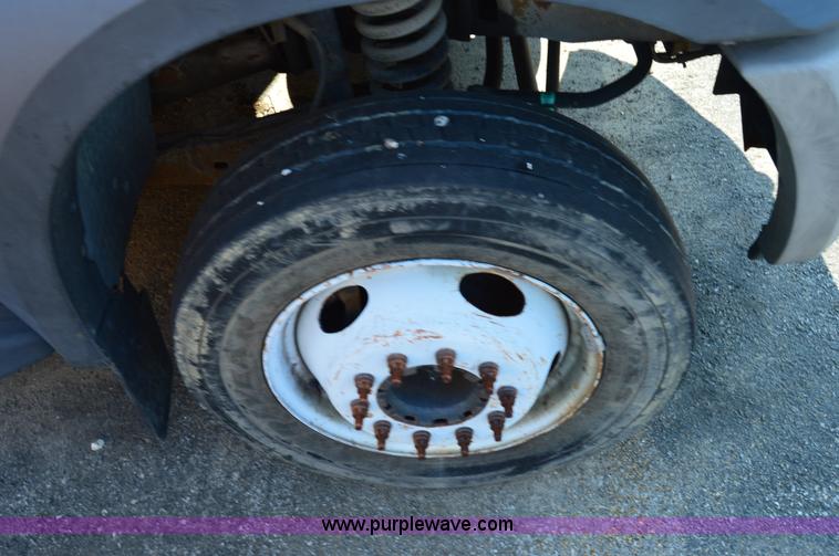 image for item H2928 2006 Ford F550 aerial bucket truck