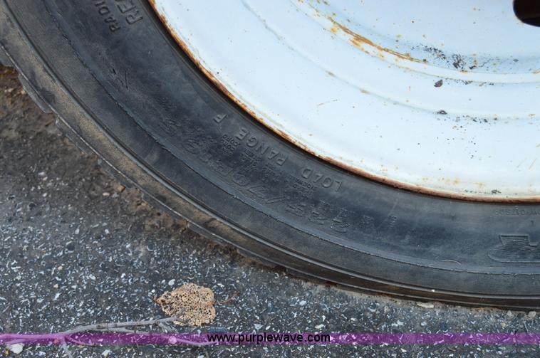 image for item H2928 2006 Ford F550 aerial bucket truck