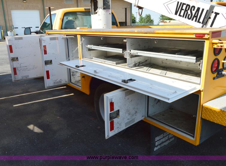 image for item H2928 2006 Ford F550 aerial bucket truck