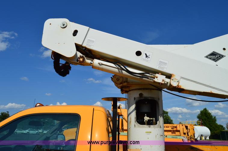 image for item H2928 2006 Ford F550 aerial bucket truck