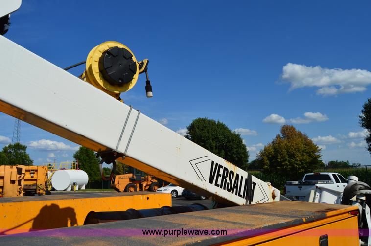 image for item H2928 2006 Ford F550 aerial bucket truck