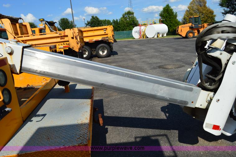 image for item H2928 2006 Ford F550 aerial bucket truck