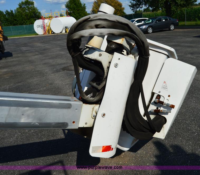 image for item H2928 2006 Ford F550 aerial bucket truck