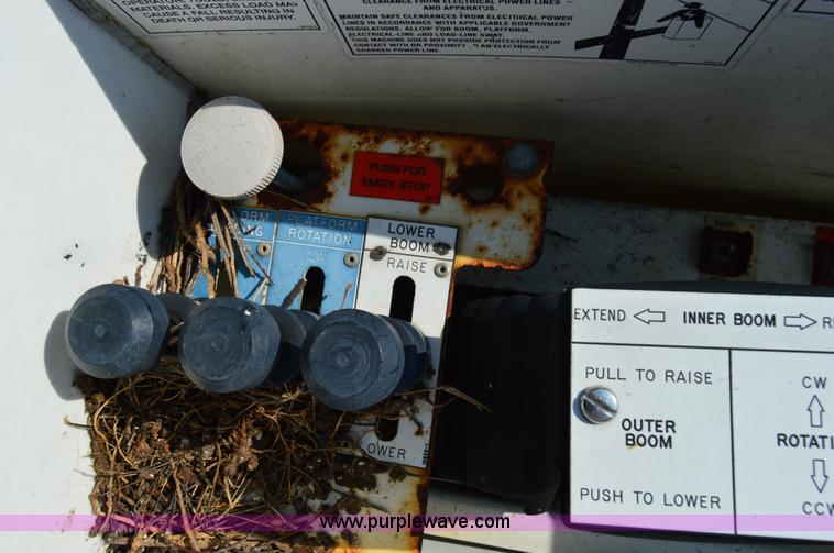 image for item H2928 2006 Ford F550 aerial bucket truck